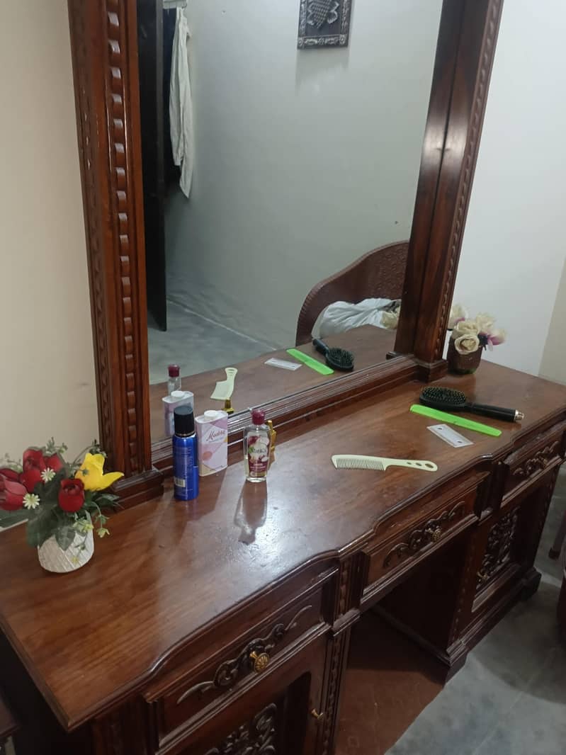 beds + mirror+ side table 2