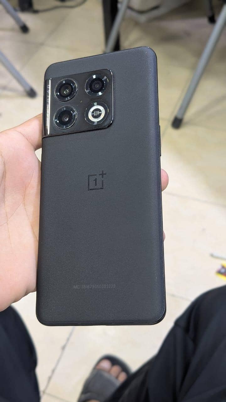 One Plus 10 Pro 4