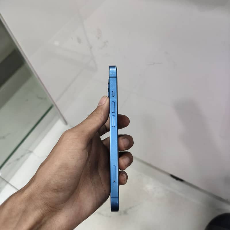 Apple iPhone 13 1