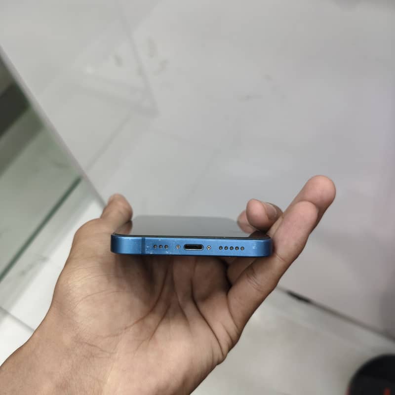 Apple iPhone 13 2