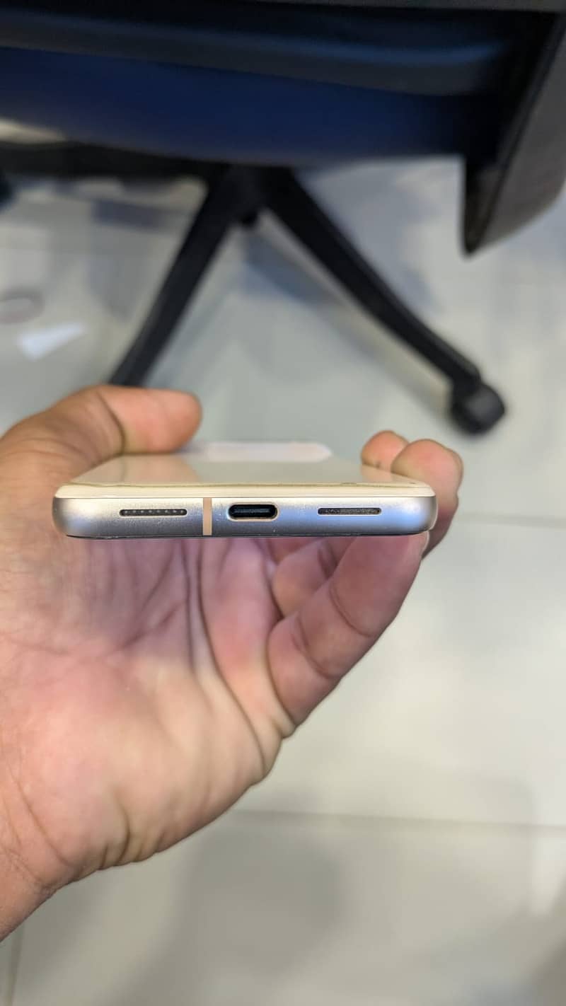 Google Pixel 8 4