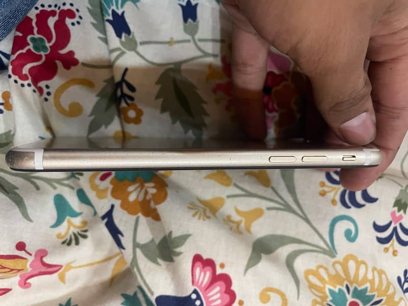 Apple iPhone 7 3