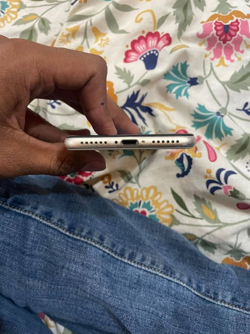 Apple iPhone 7 4