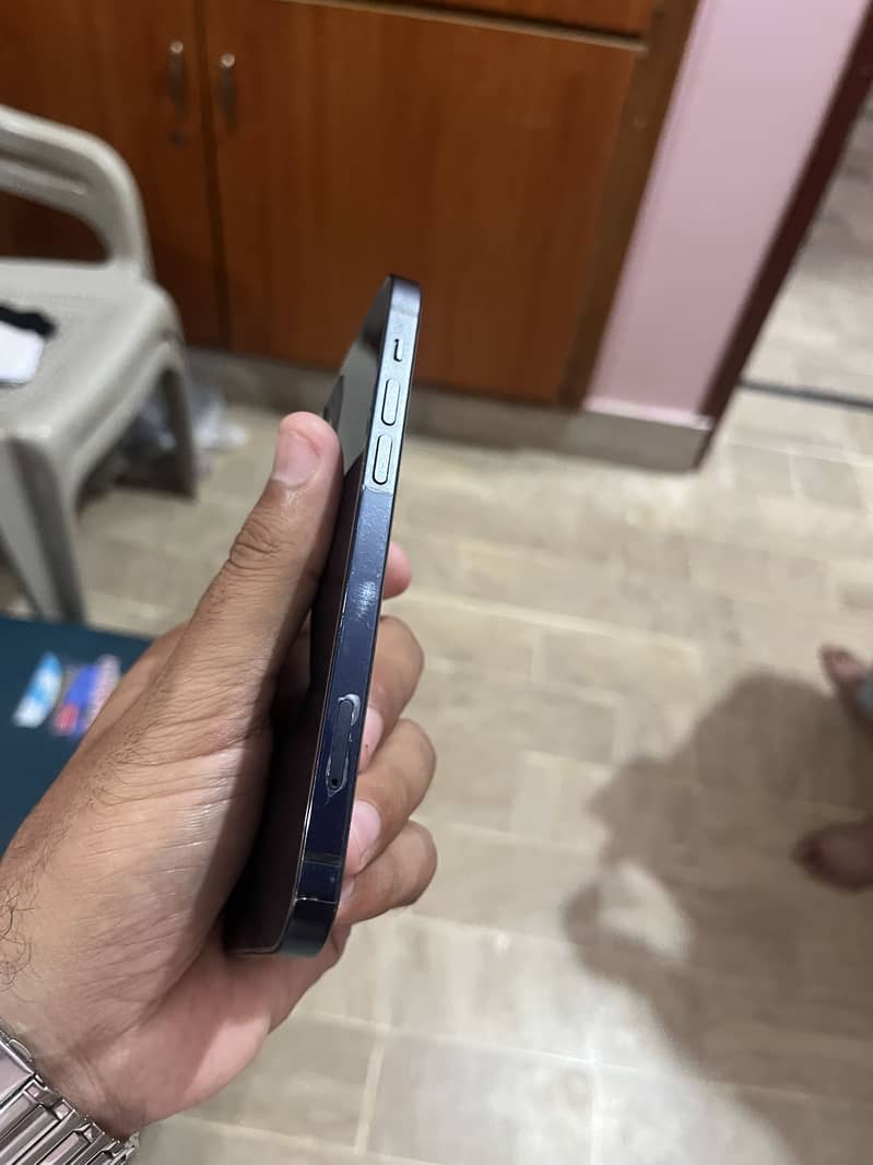 Apple iPhone 12 2