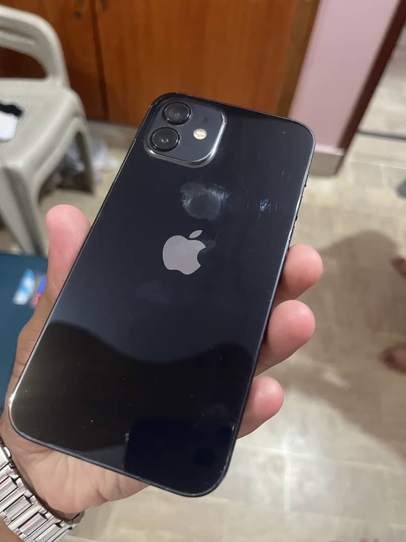 Apple iPhone 12 4