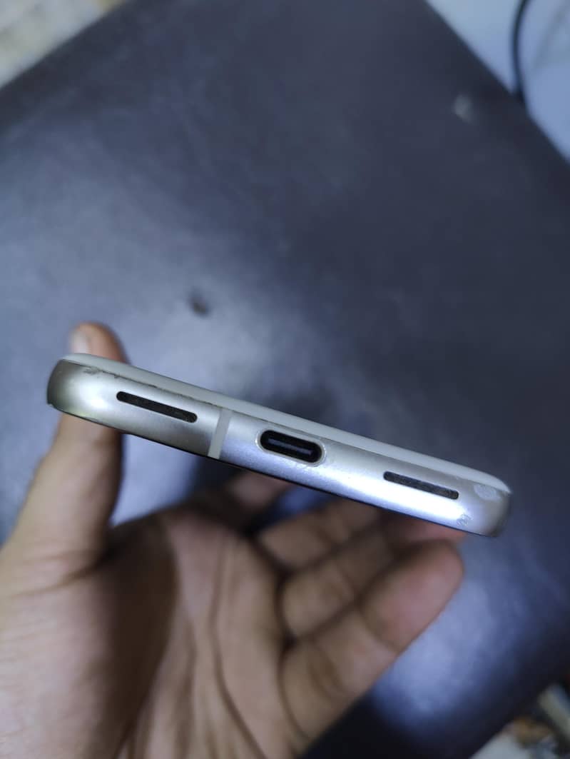 Google Pixel 8a 4