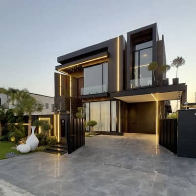Spacious House Is Available For Sale In Ideal Location Of DHA Phase 7