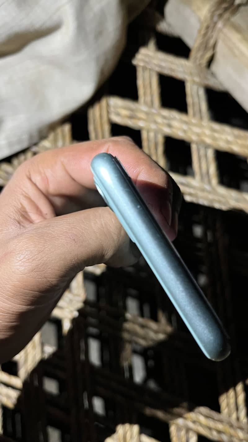 Apple iPhone 11 7