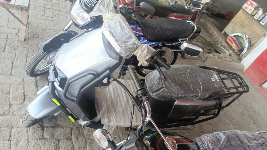 Crown Flash E-Scooty 2