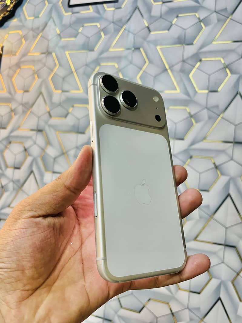 Apple iPhone 17 Pro Max 2