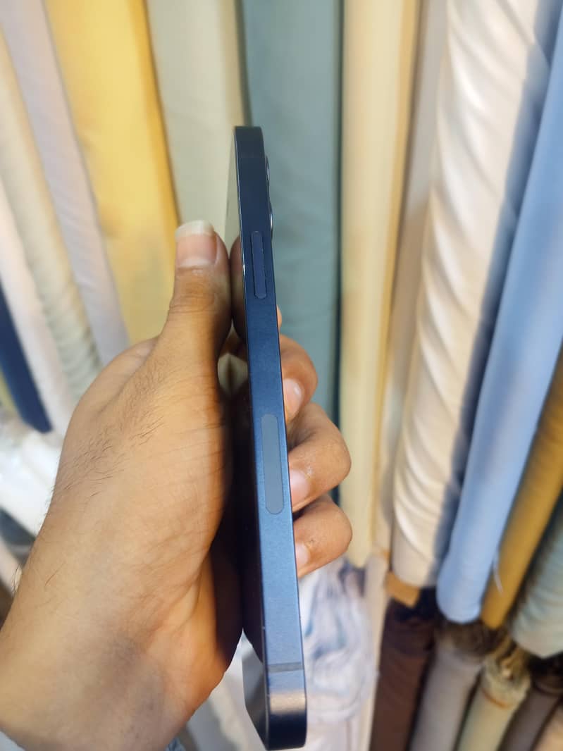 Apple iPhone 12 3