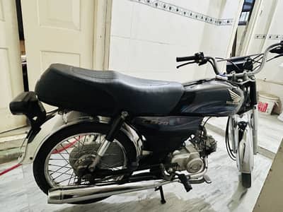 CD 70 engine seal packed 10/9.5 condition black colour!