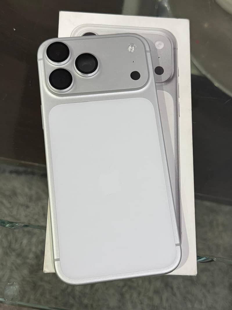Apple iPhone 17 Pro Max 0