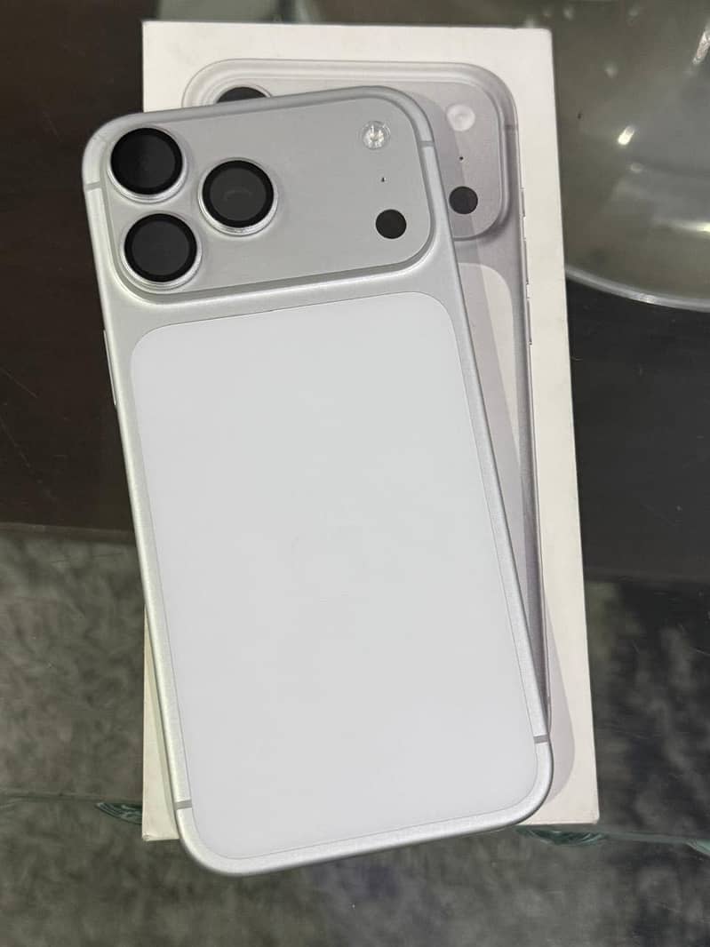 Apple iPhone 17 Pro Max 1