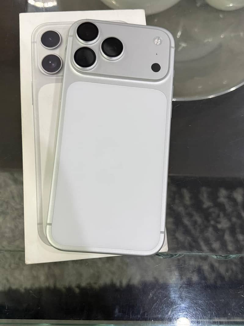 Apple iPhone 17 Pro Max 2