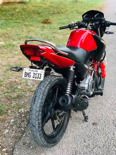 Yamaha ybr 2019 model red colour