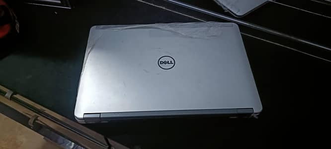 dell core i7 4 GB ram 119 SSD and 2 gb graphic card
