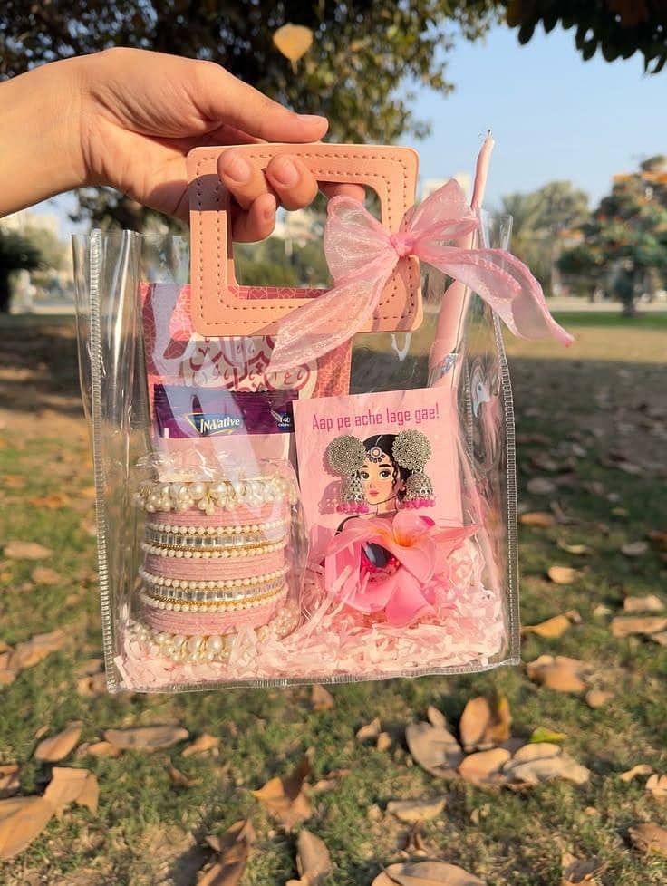 handmade customized hamper 0