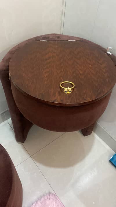 Modren vanity in wood with stole
