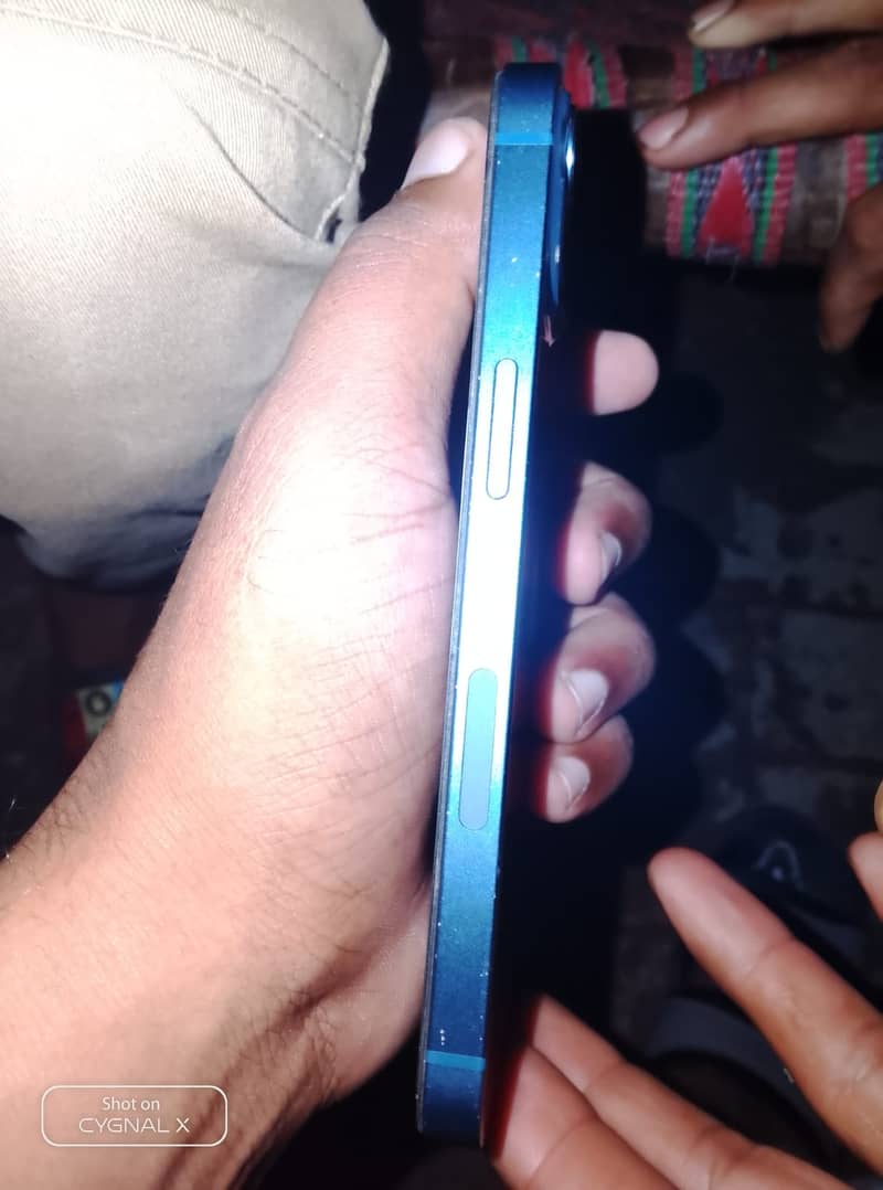 Apple iPhone 13 3