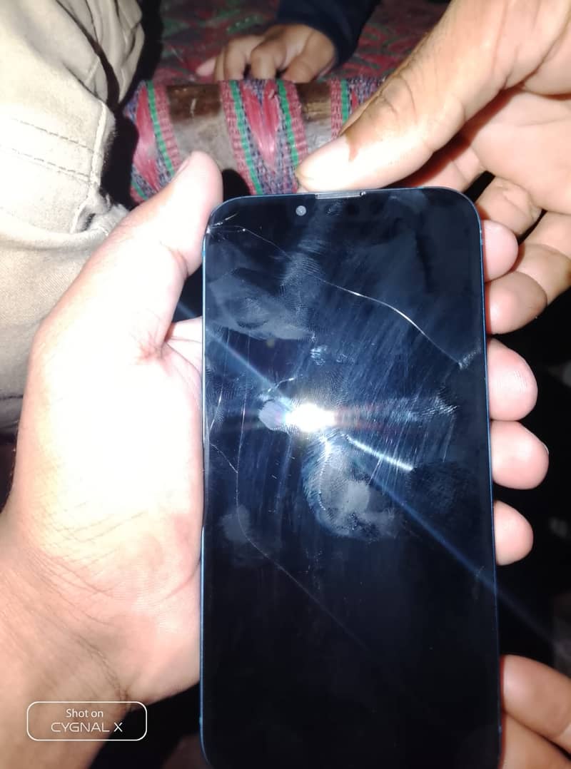 Apple iPhone 13 4