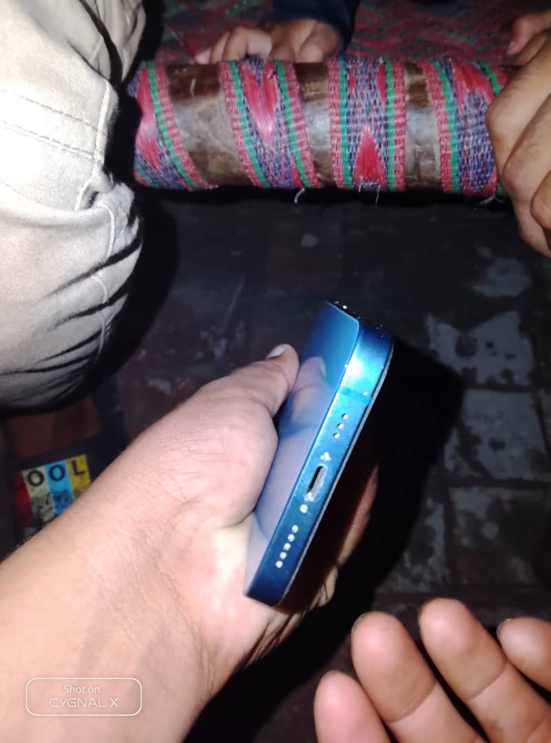 Apple iPhone 13 5