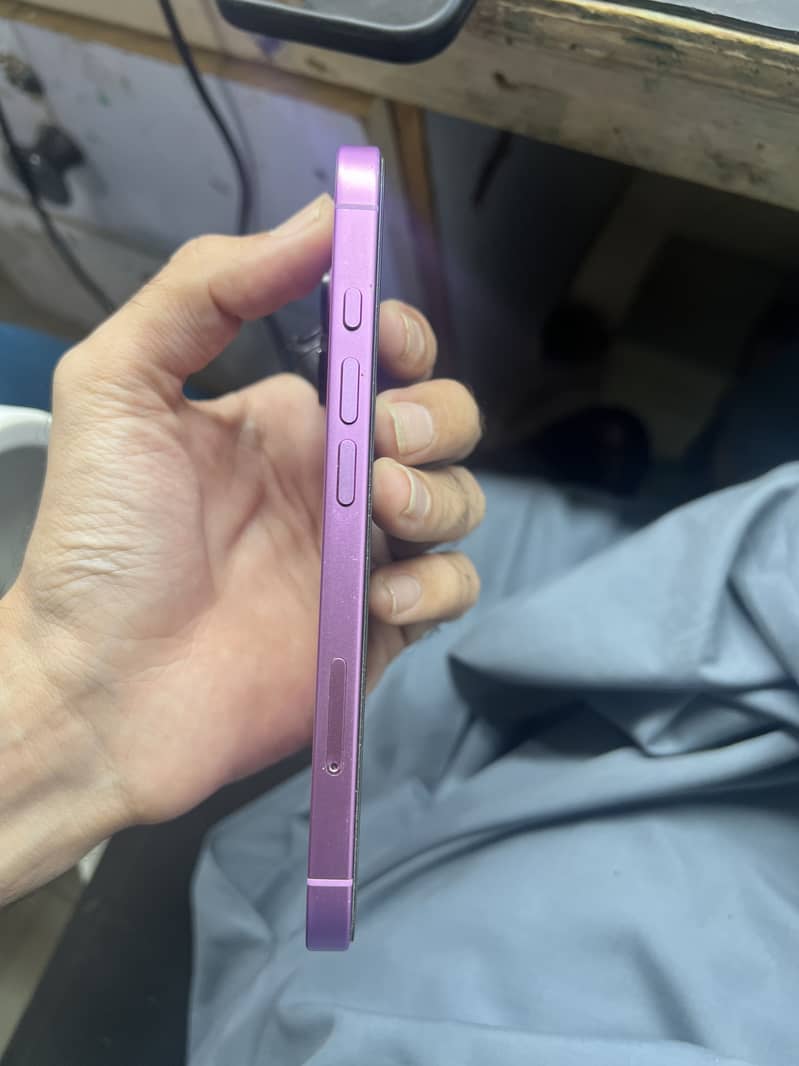 Apple iPhone 16 2