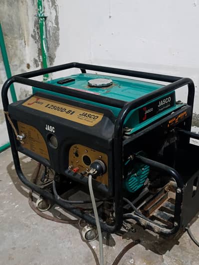 Brand new generator ha itna used nai howa ha gas or petrol dono pe