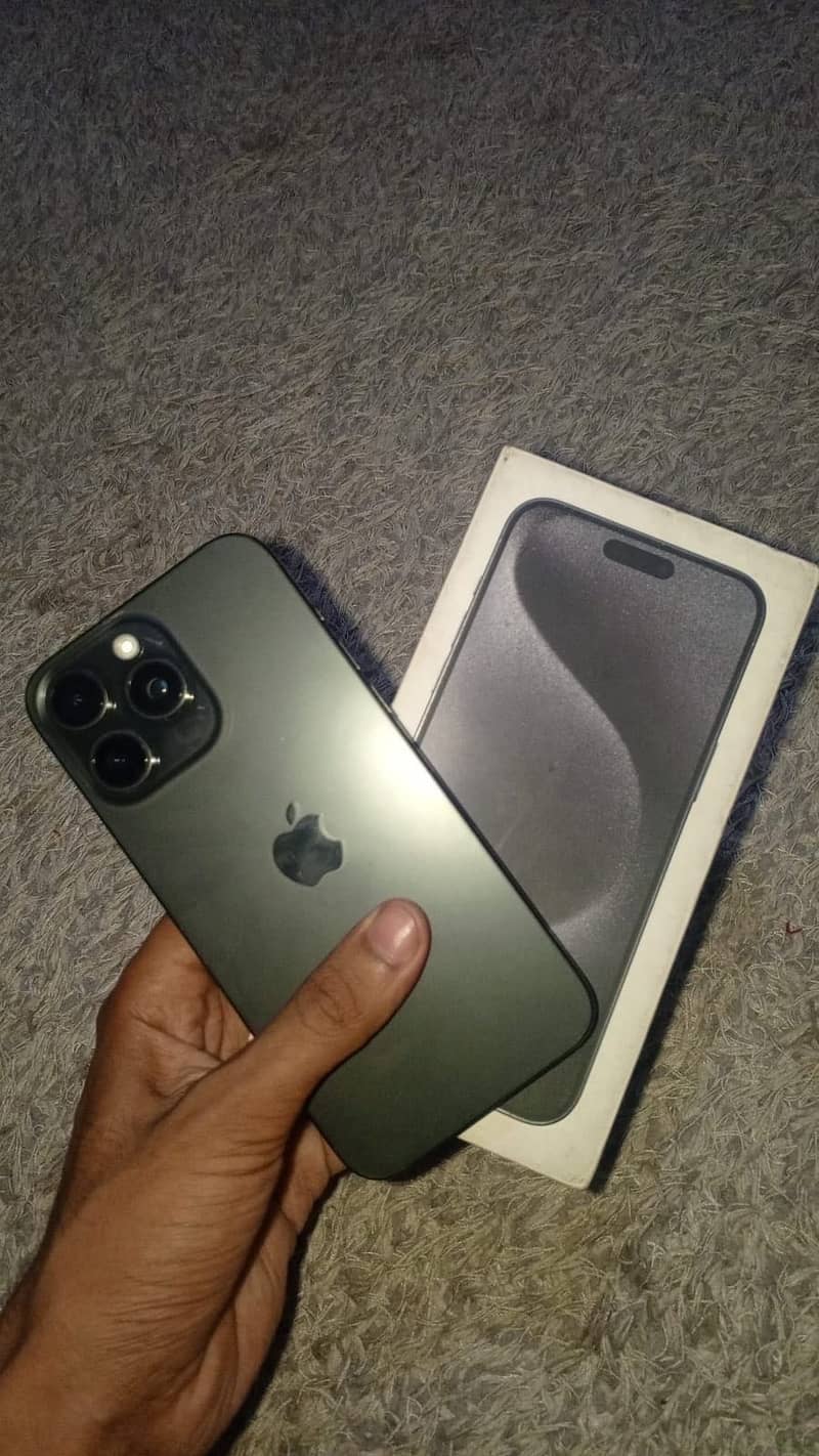 Apple iPhone 15 Pro Max 0