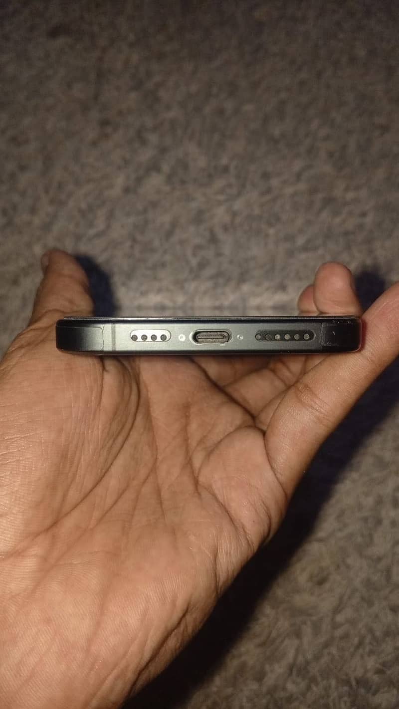 Apple iPhone 15 Pro Max 2