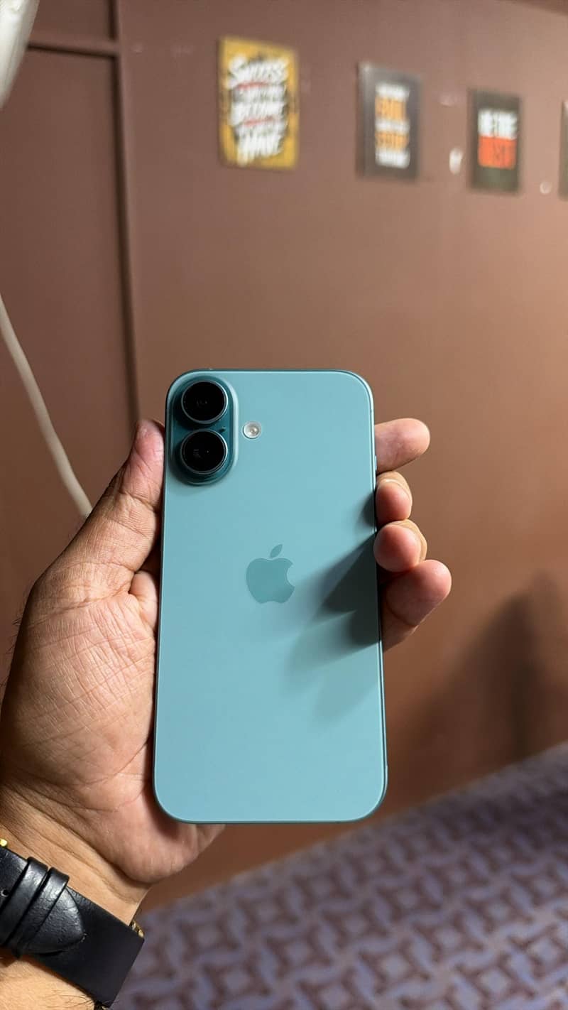 Apple iPhone 16 0