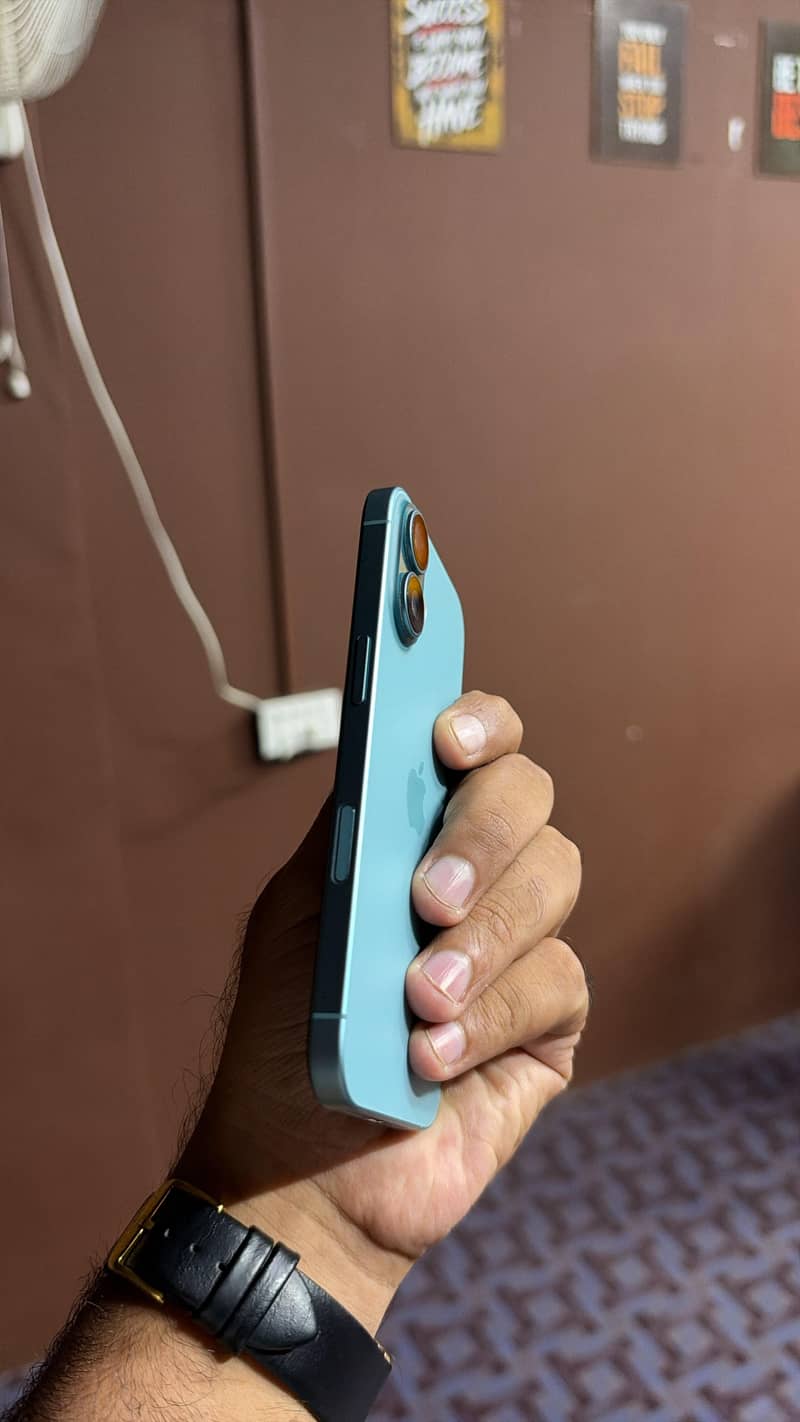Apple iPhone 16 2
