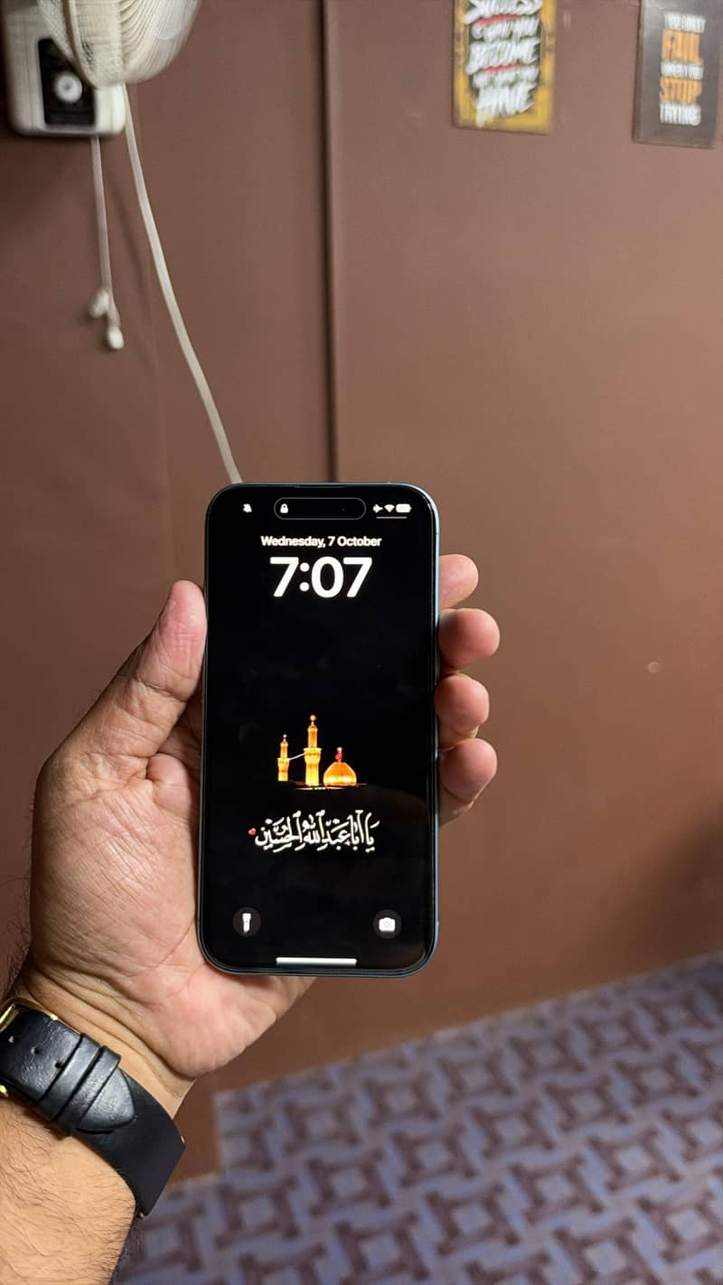 Apple iPhone 16 3