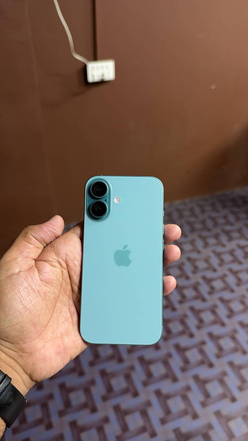 Apple iPhone 16 4