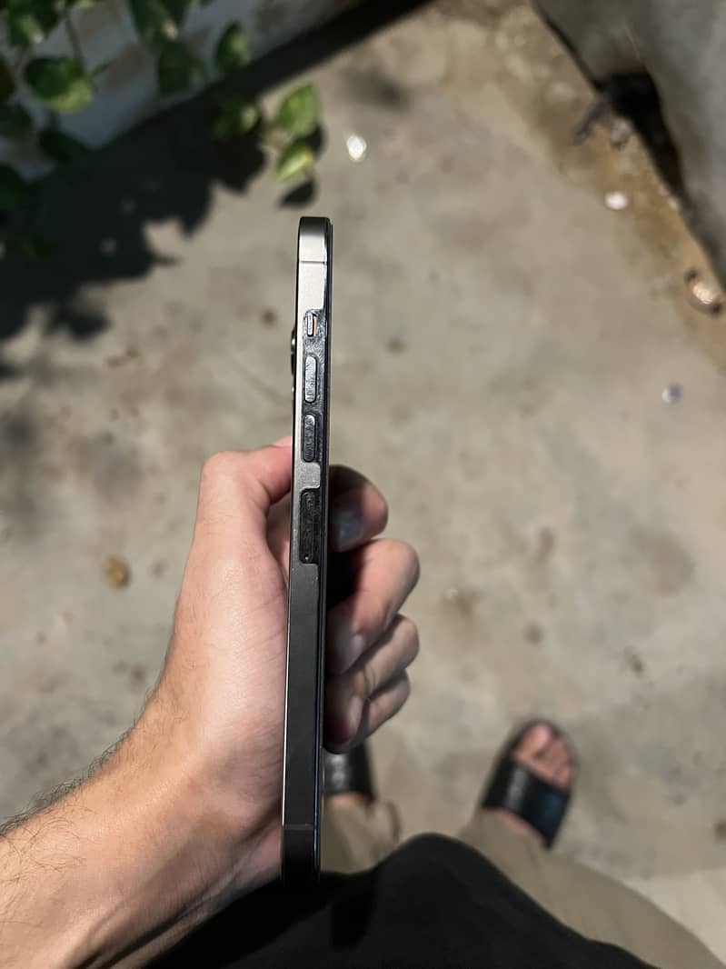 Apple iPhone 13 Pro Max 4
