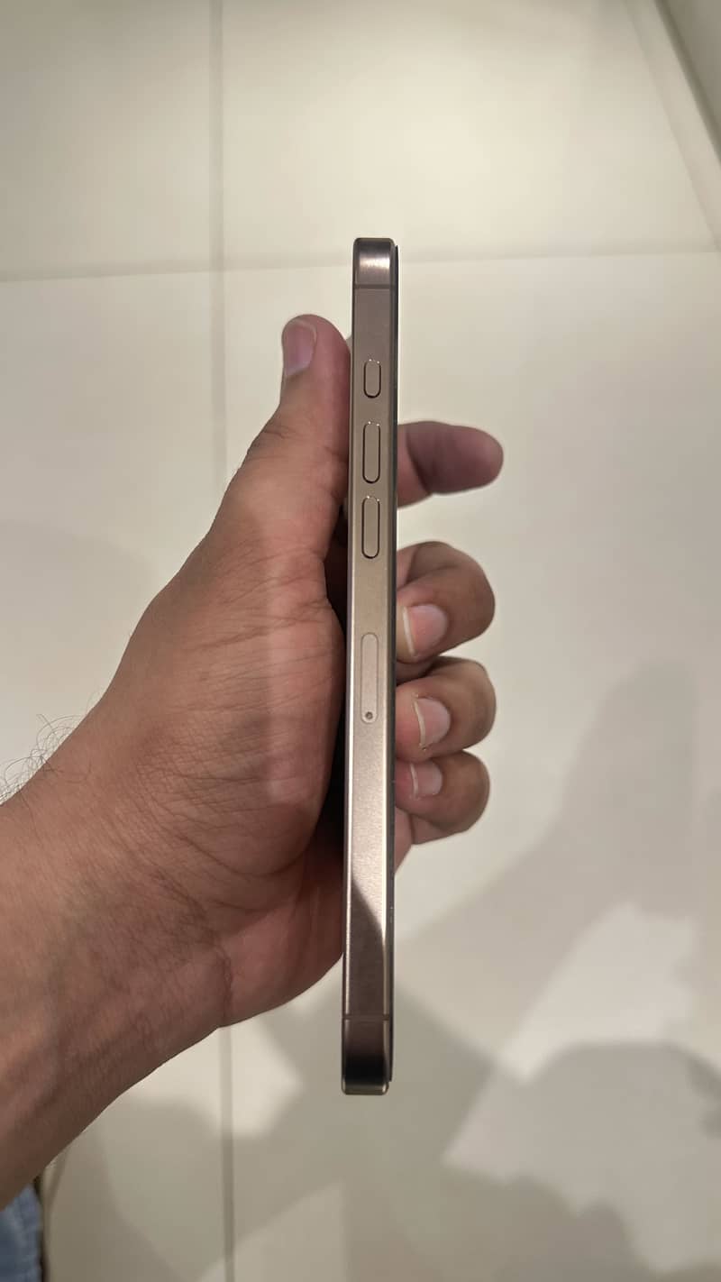 Apple iPhone 16 Pro Max 2