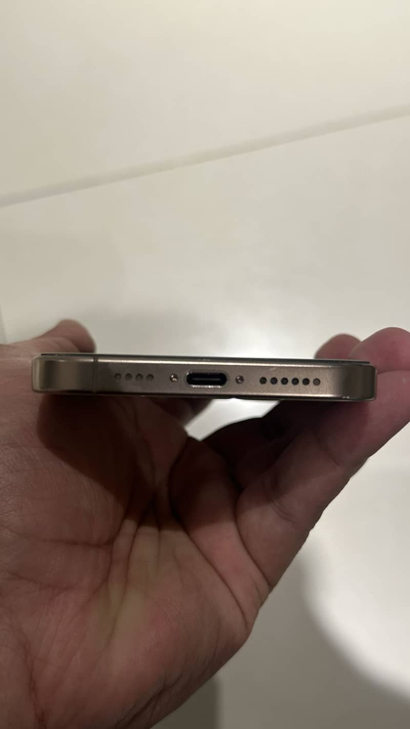 Apple iPhone 16 Pro Max 3