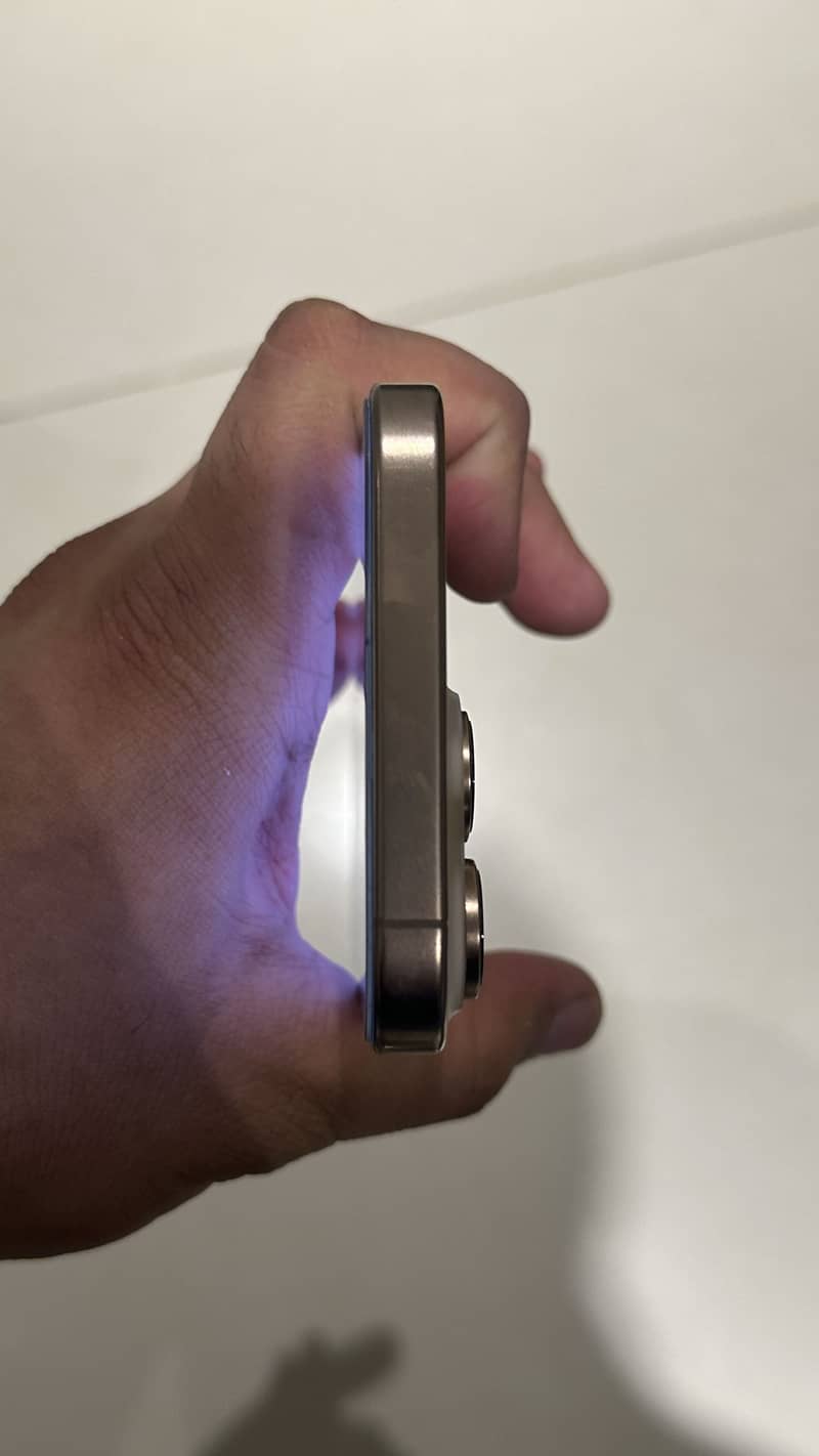 Apple iPhone 16 Pro Max 4