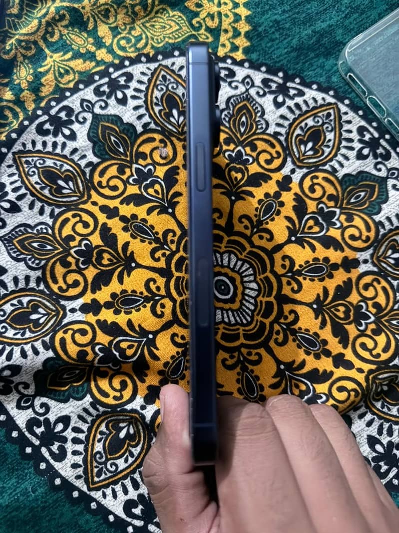Apple iPhone 15 Pro Max 4