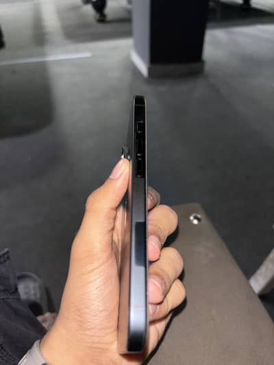 Apple iPhone 16