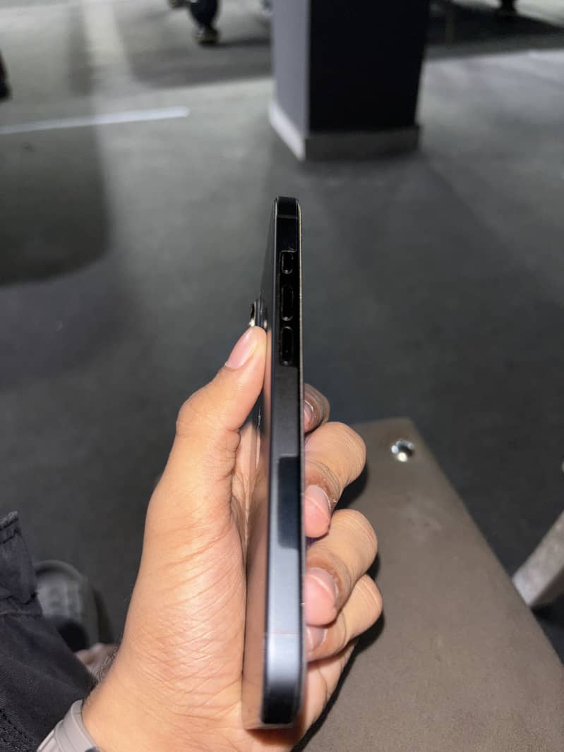 Apple iPhone 16 0