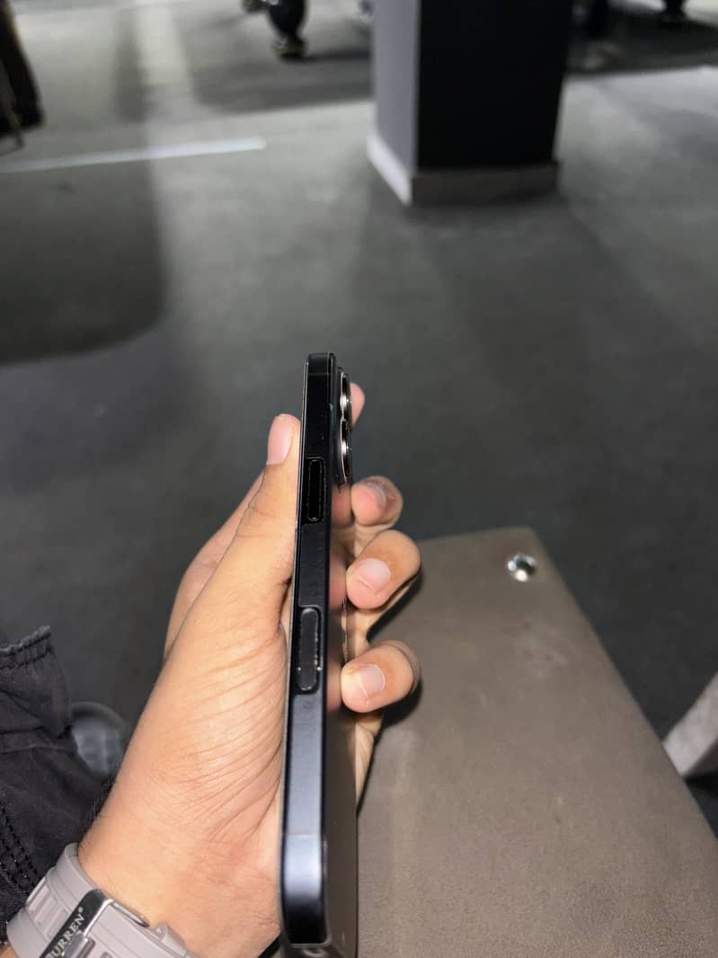 Apple iPhone 16 2