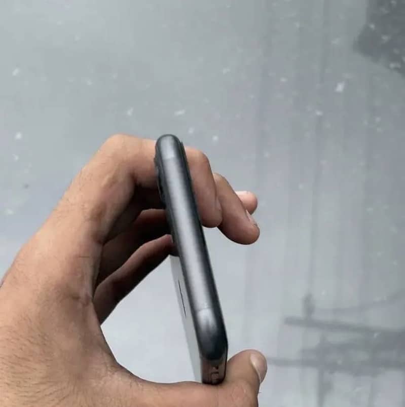 Apple iPhone 11 3