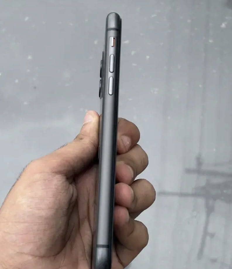 Apple iPhone 11 4