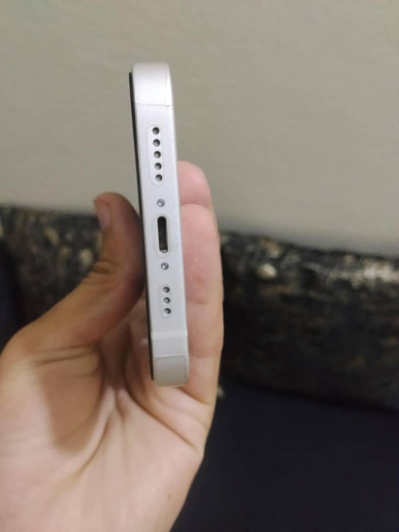 Apple iPhone 13 4