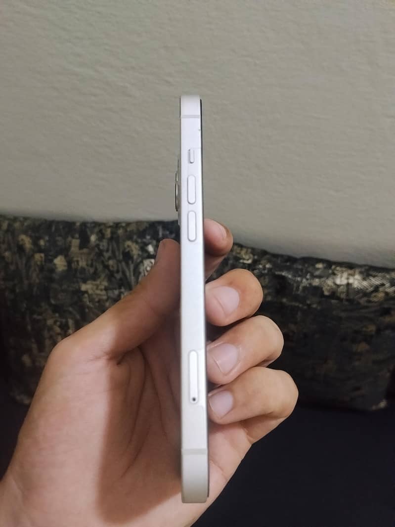 Apple iPhone 13 6