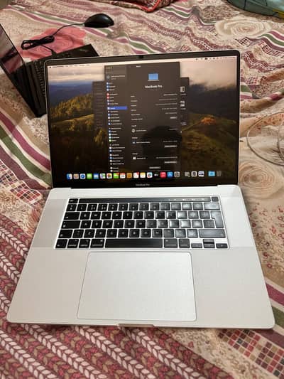 APPLE MACBOOK PRO 16' INCH TOUCH BAR