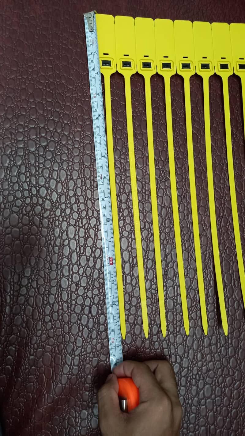imported Plastic & Wire seals 3
