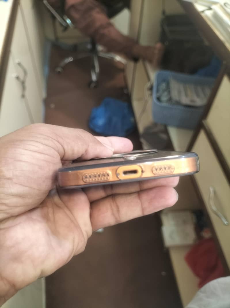 Apple iPhone 11 4