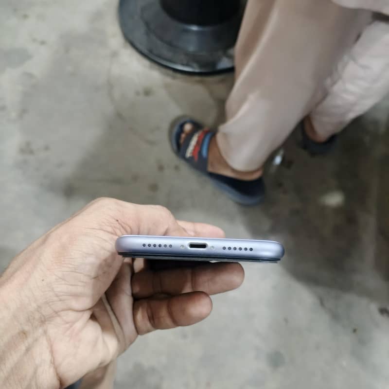 Apple iPhone 11 3
